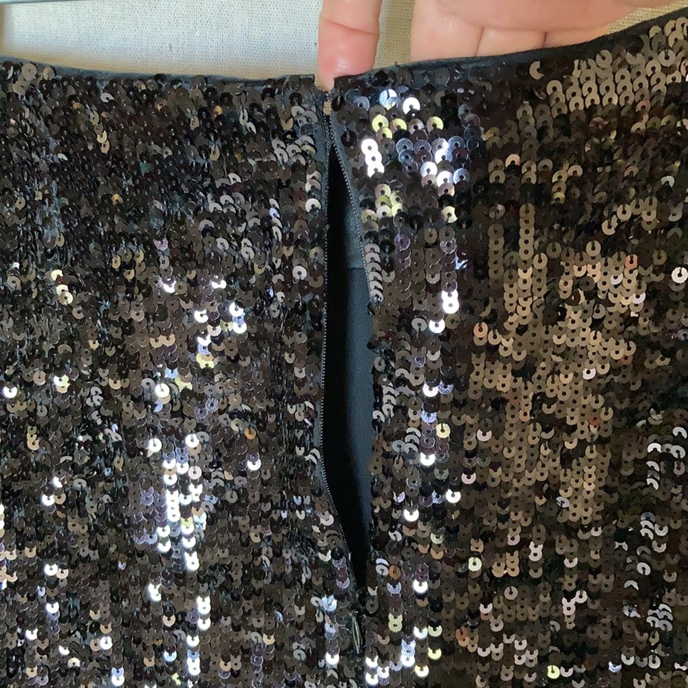 Black sequin knee length skirt from Banana Republic - Picture 5 of 6